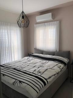 Modern 2BR Apt with Balcony, Central Thessaloniki - 3