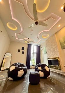 Elegant Holiday Villa with Modern Comforts - 3