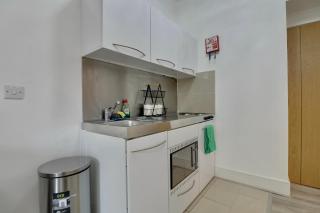 Aylward Apartments S14, near City Centre and Gunwharf Quays - 2