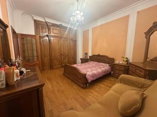 Large & Comfortable 4-Bedroom Flat in Downtown - 1