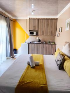 Tokelo Guesthouse Emalahleni - 9