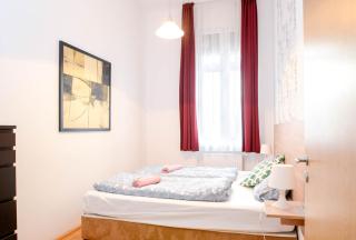 Gozsdu Haven Gem Central 3BR w Nightlife Nearby - 0