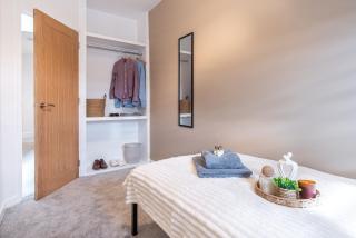 5BR - House - Hot Tube - Airport - A38-A50 - Parking - 9
