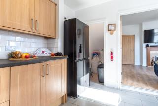 5BR - House - Hot Tube - Airport - A38-A50 - Parking - 8
