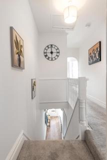 5BR - House - Hot Tube - Airport - A38-A50 - Parking - 6