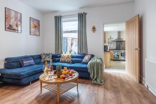 5BR - House - Hot Tube - Airport - A38-A50 - Parking - 8
