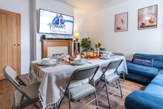 5BR - House - Hot Tube - Airport - A38-A50 - Parking - 3