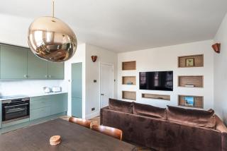The Queensway 1 Bedroom Apartment - 0