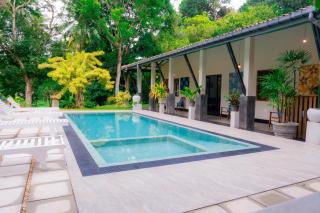Woodlands Family Villa - 1