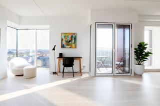 Modern Minimalist Apartment with Panoramic Views - 9