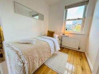 Cathedral City 5 bed 3 bathroom House - - 4
