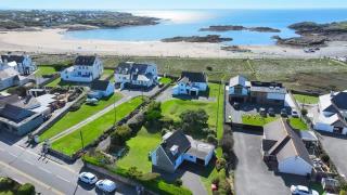 Beach Access-Ynys Cartref-4-Bed - 0