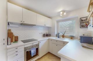 Charming 1BR Flat Steps from King's Road in Chelsea - 2