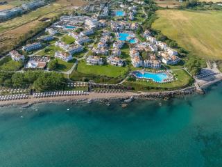 Neptune Luxury Resort - 6