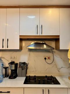 Cozy 2 Bedroom Apartment in Kilimani Yaya Center - 2