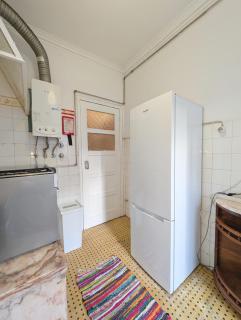 Charming D'Ourique 3-Bedroom Apartment with Private Balcony in Central Campo de Ourique, Lisbon - 1