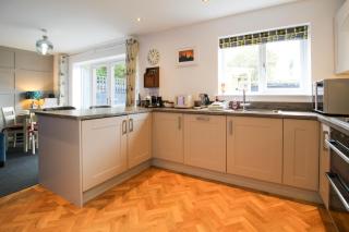 Spacious 4-Bed Home with Parking in Ness Village by Rework Accommodation - 2