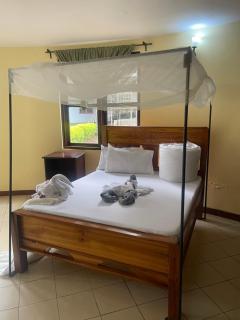 Emanyatta Lodge - 1