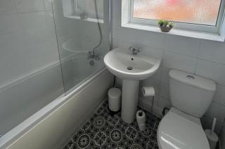 Apartment - Sleeps 6 - Pet friendly - Parking - 2