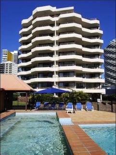 Broadbeach Beachside Ensuite Stay - 0