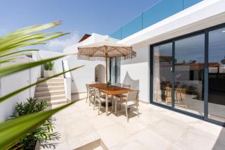 NEW Designer Villa Heated Pool & Sunset Rooftop Airconditioning - 4