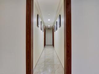 Hotel O VR INN Makar Pura Railway station - 2