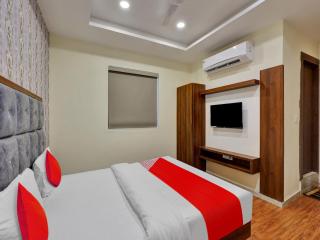 Hotel O VR INN Makar Pura Railway station - 2