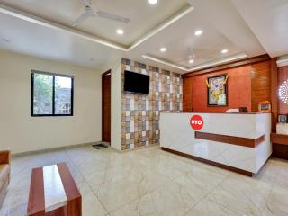 Hotel O VR INN Makar Pura Railway station - 1