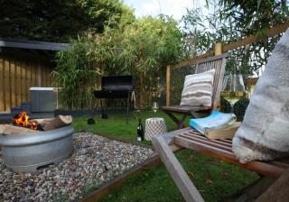 Sycamore Lodge with Hot Tub- Quirky & Romantic - 6