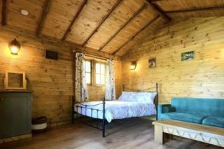 Inviting 1-Bed Cabin in Newmarket - 5