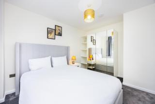 Modern 3-Bedroom Living in Vibrant Stratford, E15 - 5