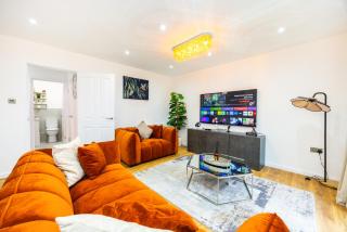 Modern 3-Bedroom Living in Vibrant Stratford, E15 - 9