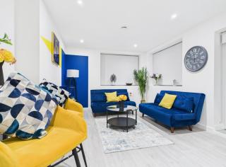 Radiant & Modern 2 Bedroom Flat Sleeps 8 - 1