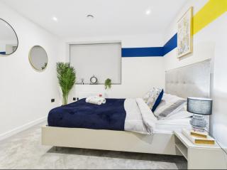 Radiant & Modern 2 Bedroom Flat Sleeps 8 - 8
