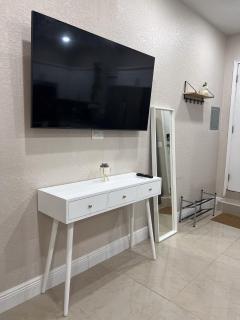 1o Minutes to Downtown Free Parking, AC - 4