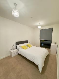 Stylish Apartment with Balcony & Views - 2