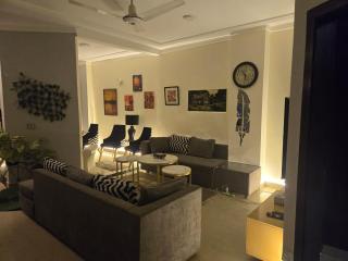 Modern 2-Bed Apartment in Heart of Lahore - 4