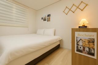 SNUG STAY #Hongik University Station 20 minutes #Gangnam Station 30 minutes #Incheon Airport 1 hour - 8