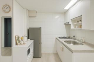 SNUG STAY #Hongik University Station 20 minutes #Gangnam Station 30 minutes #Incheon Airport 1 hour - 6