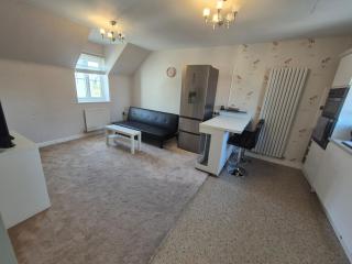 2 bedroom house in Moreton Hall - 6