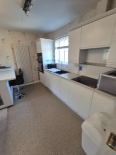 2 bedroom house in Moreton Hall - 2