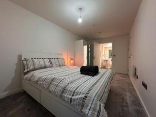 Luxury City Retreat with Pool, Sauna & Gym - 1