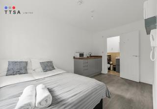 Modern Studio with En-Suite & Kitchenette - Norwood Junction - Kings Road 3 - 4