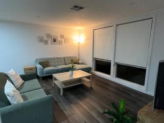 Modern 3-Bedroom Home, Belconnen Free Parking - 0