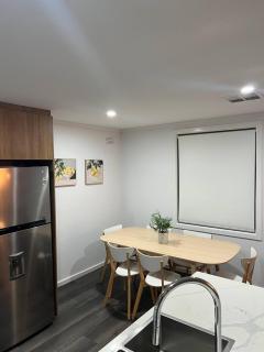 Modern 3-Bedroom Home, Belconnen Free Parking - 4