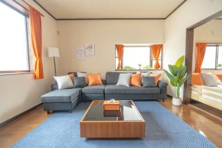 Maximum 8 people-Rent the entire place near Okayama Castle with unlimited movies and games-Ideal base for sightseeing-Abundant amenities-Projector - 9