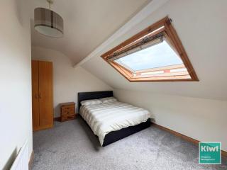 Fabulous Central Belfast Large 4 Bedroom Townhouse - Off Street Parking - 4