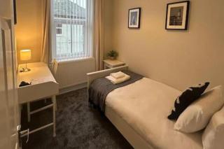 Apartment - Sleeps 3 - Pet friendly - Parking - 7