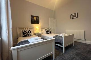 Apartment - Sleeps 3 - Pet friendly - Parking - 3