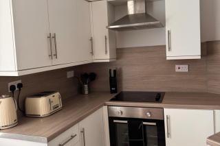 House - Sleeps 6 - Pet friendly - Garden - Parking - 3
